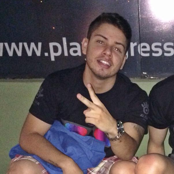 Sou playboy pros falador, guerreiro pros conhecidos.