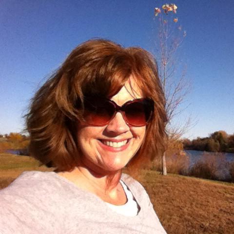 VikiRae's profile picture. 