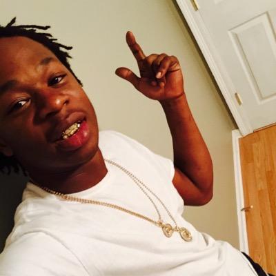been on my grind i dnt have time pray fa me mama !!