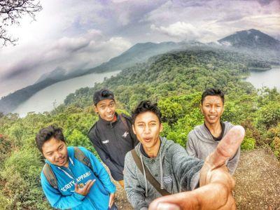 Mencari kebahagiaan di dunia dan akhirat :)