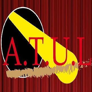 Grupo de Teatro Universitario, con miras hacia el futuro y actuaciones delante y detrás de nuestras espaldas. Dispuesto a hacer reír, llorar, amar y sentir.