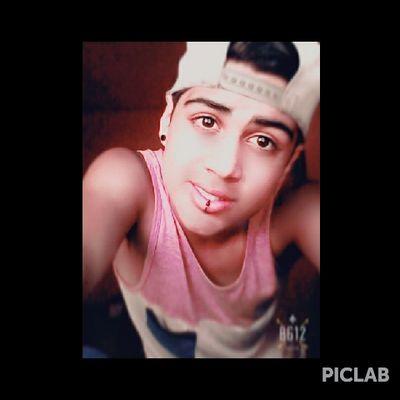 EdwarMv17's profile picture. holii *-----*