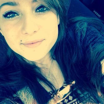 IziNeazy's profile picture. 