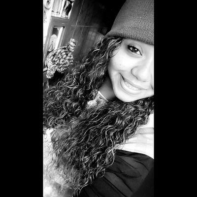 - Sabe aquela igreja ? To aqui na frente , imaginando chuva de arroz na gente  LRDS ★♡