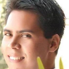 SOU ESTUDANTE DE JORNALISMO DA UEPB E TENHO O SONHO DE ME TORNAR ESCRITOR, CREIO QUE SEM DEUS NÃO PASSAMOS DE MEROS VENTOS QUE SOPRAM NUA IMENSA VELOCIDADE!