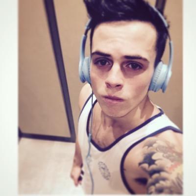 @JaiBrooxa gave you a free follow, follow her back :)