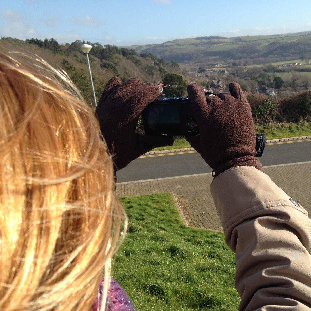 AmliaWynwis's profile picture. A wandering gal with a bag full of talents waiting to flourish