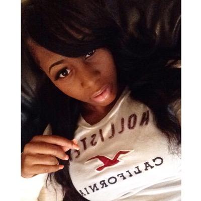 MaMonroeKisses_'s profile picture. One Less Problem .