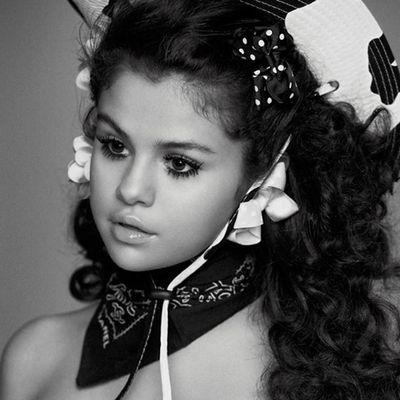 FALLOW ME PLEASE ♥ @selenagomez ♥♥♥♥♥♥