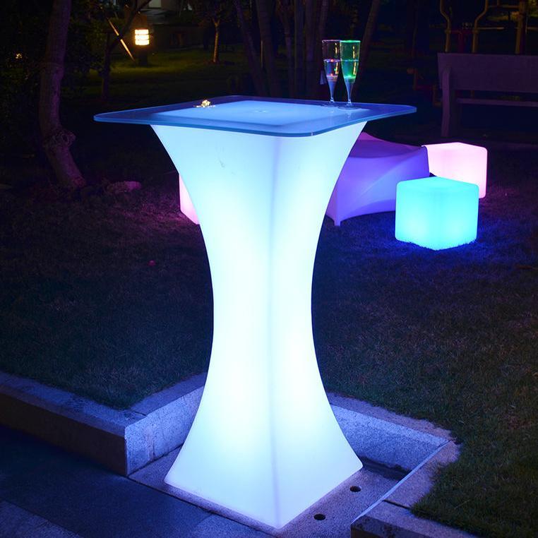 Somos una empresa innovadora y creativa que ofrece una línea de muebles LED que están disponibles para la venta.