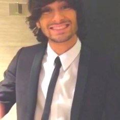 follow @dropoutmalik !!!!!!!!!!!!!!