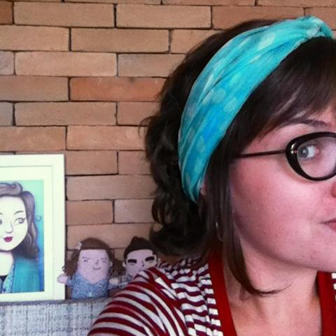 Uma publicitária faladeira viciada em blogs, craft, internet, decoração, botões e café. Você conhece mais no Cola!