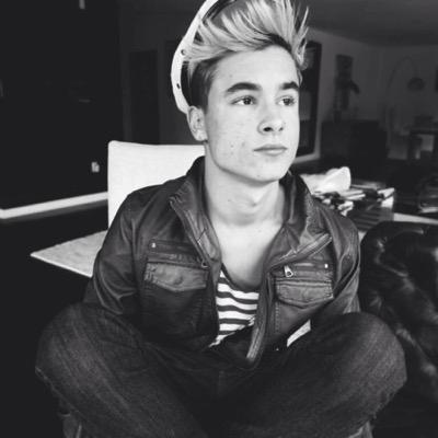 Lawleysladybug's profile picture. follow me on insta @dolansairhead