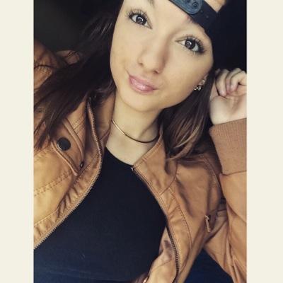 mandyland127's profile picture. 