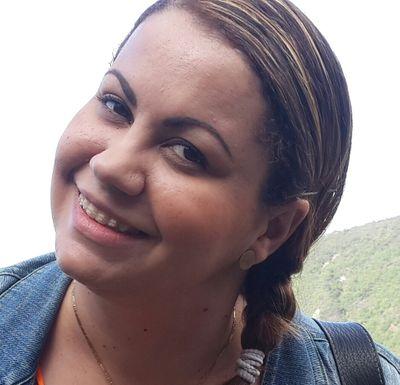 Madre, esposa, compañera, nutricionista, educadora, promotora de lactancia, tejedora.
 Enamorada de mi familia!