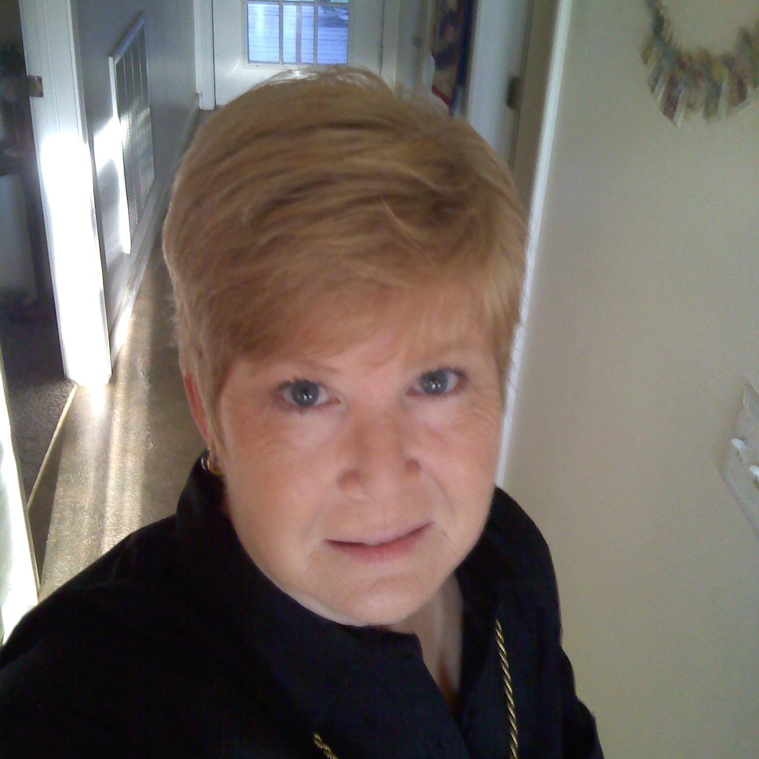 IBEW wife, Army mom , Nana of 2 awesome kids , Do Terra consultant, new Zumba Instructor
