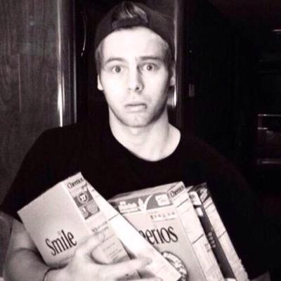 follow @cashtonscene or i unfollow