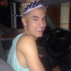 twogiIinsky's profile picture. te dei um follow grátis, siga  @twogilinsky  e ela retribui