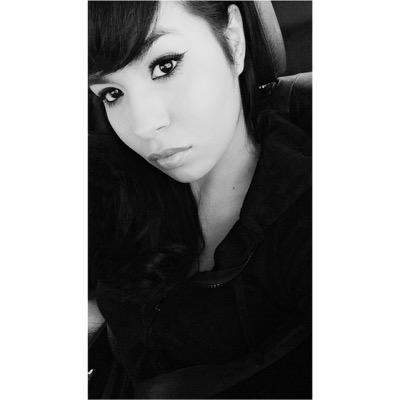 OvoQueenBreezy's profile picture. •20
•Photography
•Music
•Not Interested .✌️