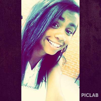 Uma menina difícil de se lidar mas é impossível com um sorriso dela não se apaixonar ❤