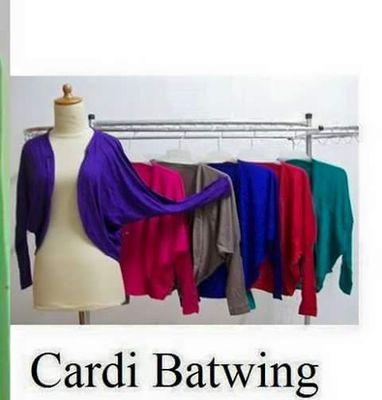 need cardigan yg ada di foto profil (WRNA HITAM), yg lengab 3/4 gpp..