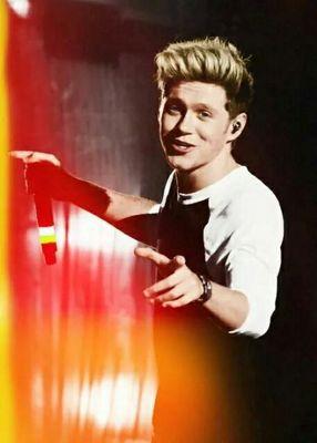 I STILL WAIT MY NIALL'S FOLLOW