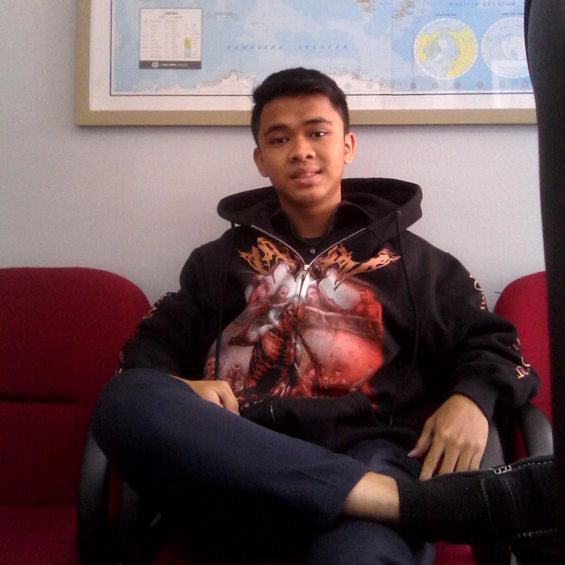 amau75's profile picture. keep calm and carrion