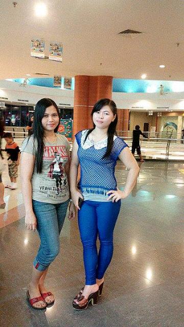 rh_lengkong's profile picture. Live while we're young :)