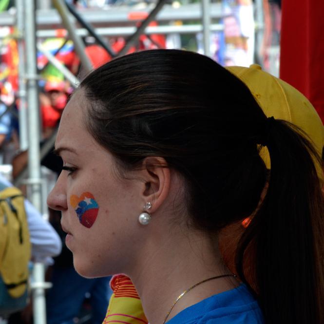 Venezolana, UCEVISTA, IZQUIERDISTA DE CORAZON, CHAVISTA Y GUERRERA #TROPA