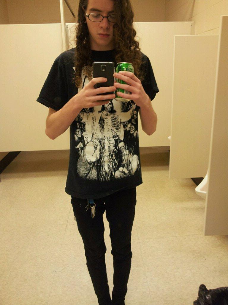 jonislifefornow's profile picture. Drummer in Life For Now. Lick my feet.