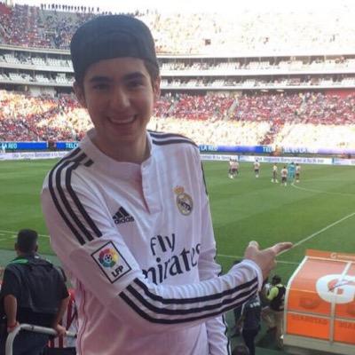 Jary es el mejor cantante!! Amo la música!! Es lo mejor de mi vida!!