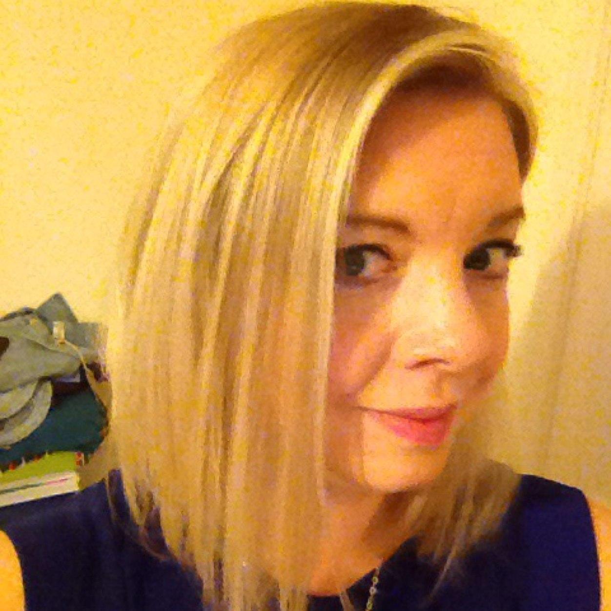 JulieRiches's profile picture. Helping companies place the Voice of the Customer at the heart of their business