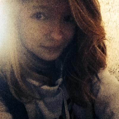я феееяяяя, энчантрикс волшебная пыль повсююююду хранииииит путеводнууууую нить и дарим мы свет планете мы ведь феи клуба винкс!