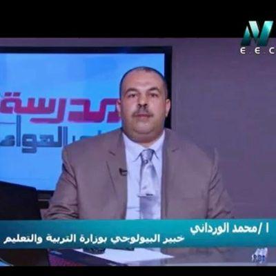 معلم مصري يحب وطنه ويسعى لنهضة بلده ويعشق جمال ارضه ويؤمن بقدرة الله في خلقه