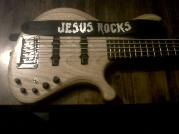 Married to Nelaina,dad to Jude and Deanel. Love music and love playing for God.