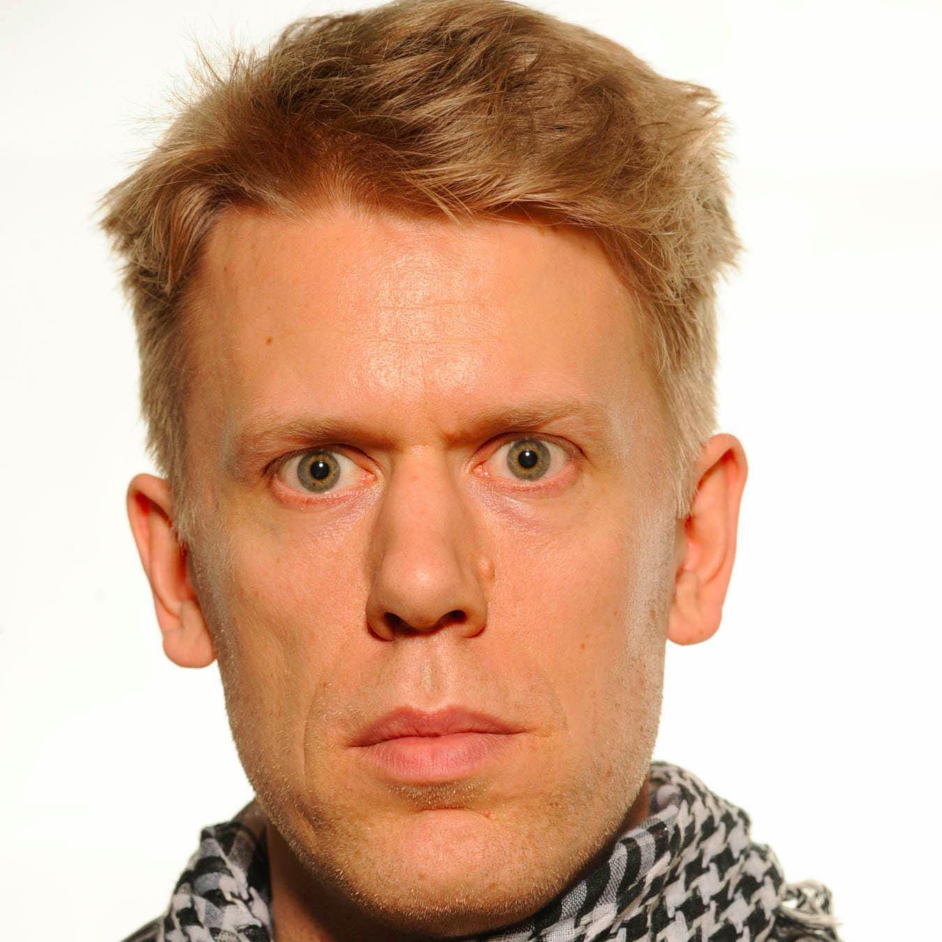 Oppimassa tiimeistä, yhteisöistä ja johtamisesta. TJ @SmoothTeamFI Sivuhommana jeesaamassa piirrosvideoiden kanssa @Tussitaikurit
