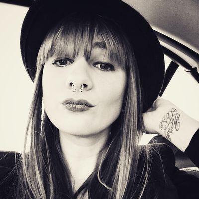 Un día sin sonreír es un día perdido.
luchando por conseguir mi sueño 💙