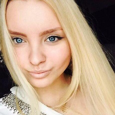 DashhaP's profile picture. 