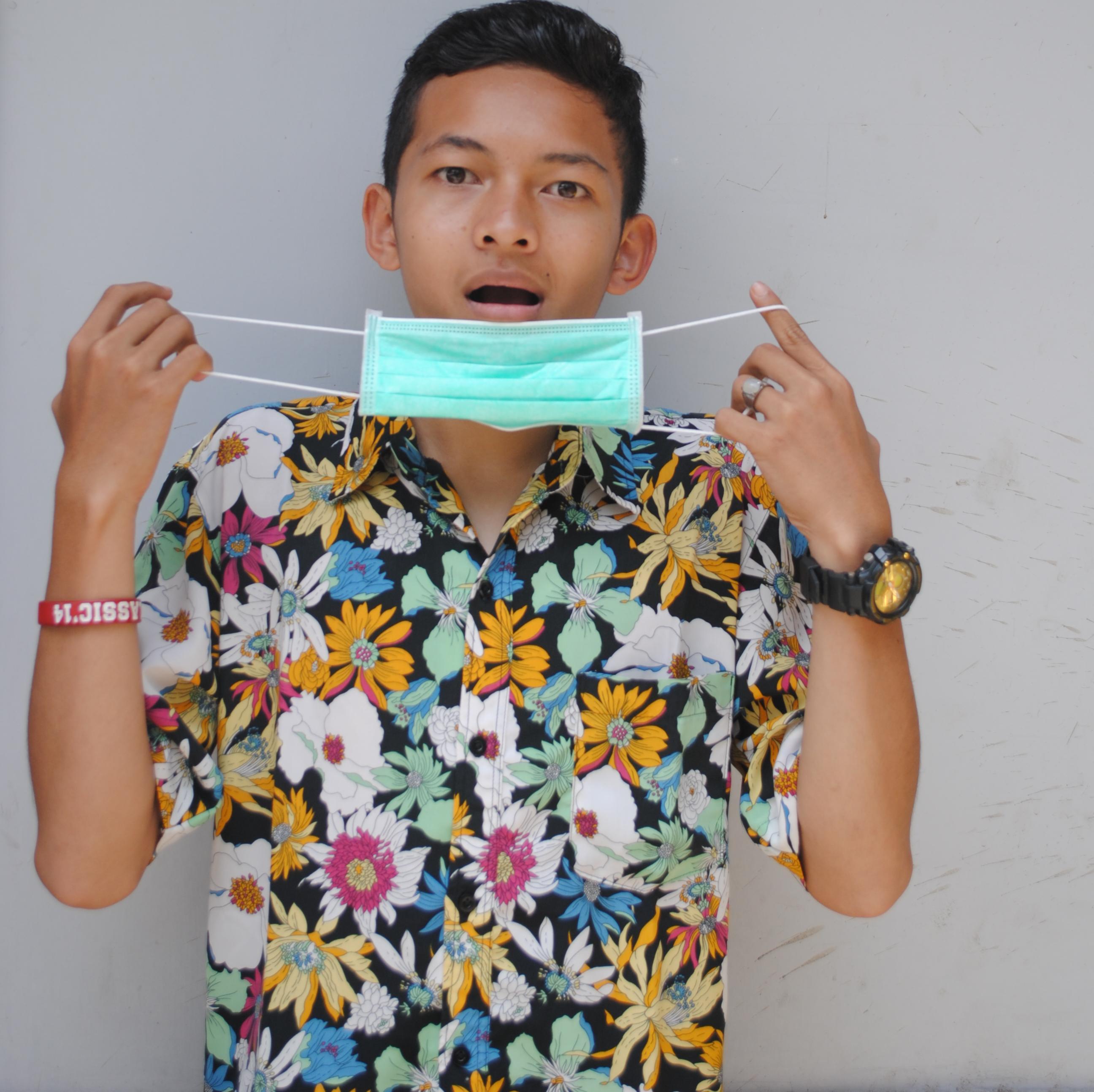 cuma siswa biasa yg suka nge-tweet, @REEWAIDcloth (dien) casual  Facebook: ibliesh.balap@yahoo.com (Haka). IG: haka_saputra
