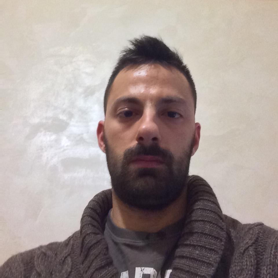 Tech addicted e appassionato di politica. Fidanzato con Oana dal 13 novembre 2022.