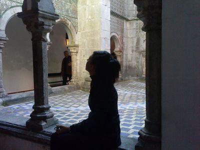 Uno aprende a ser feliz cuando entiende que estar triste es sólo perder el tiempo...