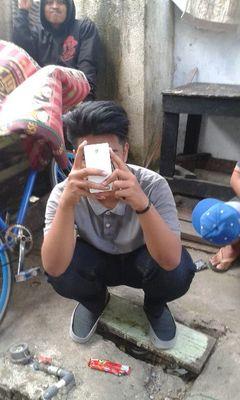 Im single. Cause I want to be free and I want saving myself for someone who deserves for me.