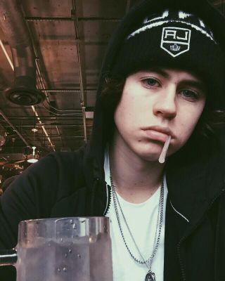 My life meaning is nash grier ❤ im waiting him to follow me