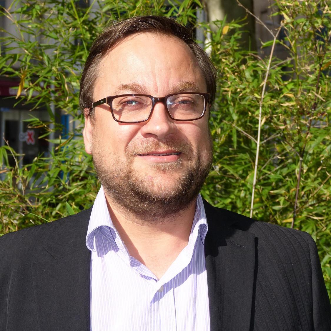 Ingénieur architecte urbaniste - actuellement dans le domaine de la mobilité et des transports