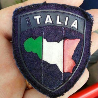Istruttore di specialità. Disponibile a Catania per sessioni private individuali o di coppia.