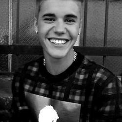 Solo DMs with your loved ones, Justin Bieber.