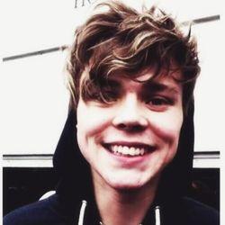 flcwerprince's profile picture. ❝—Flowers are the music of the ground From earth's lips spoken without sound.❞ [son of Persephone]