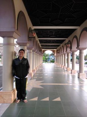 memang ceritaku tak bahagia di awal, namun itu tidak akan menentukan akhir ceritaku, hanya aku yang bisa menentukan bagaimana akhir dari ceritaku.