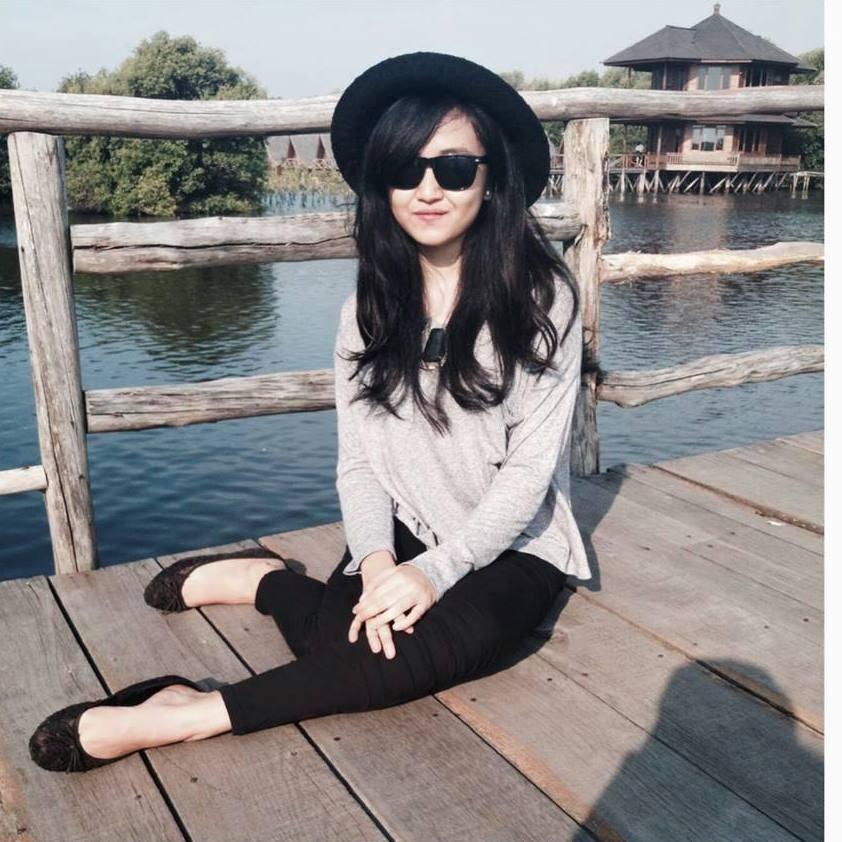 Aku hanya ingin menjadi seseorang yg peduli didepan kamu, aku berharap aku selalu ada disaat dibutuhkan.