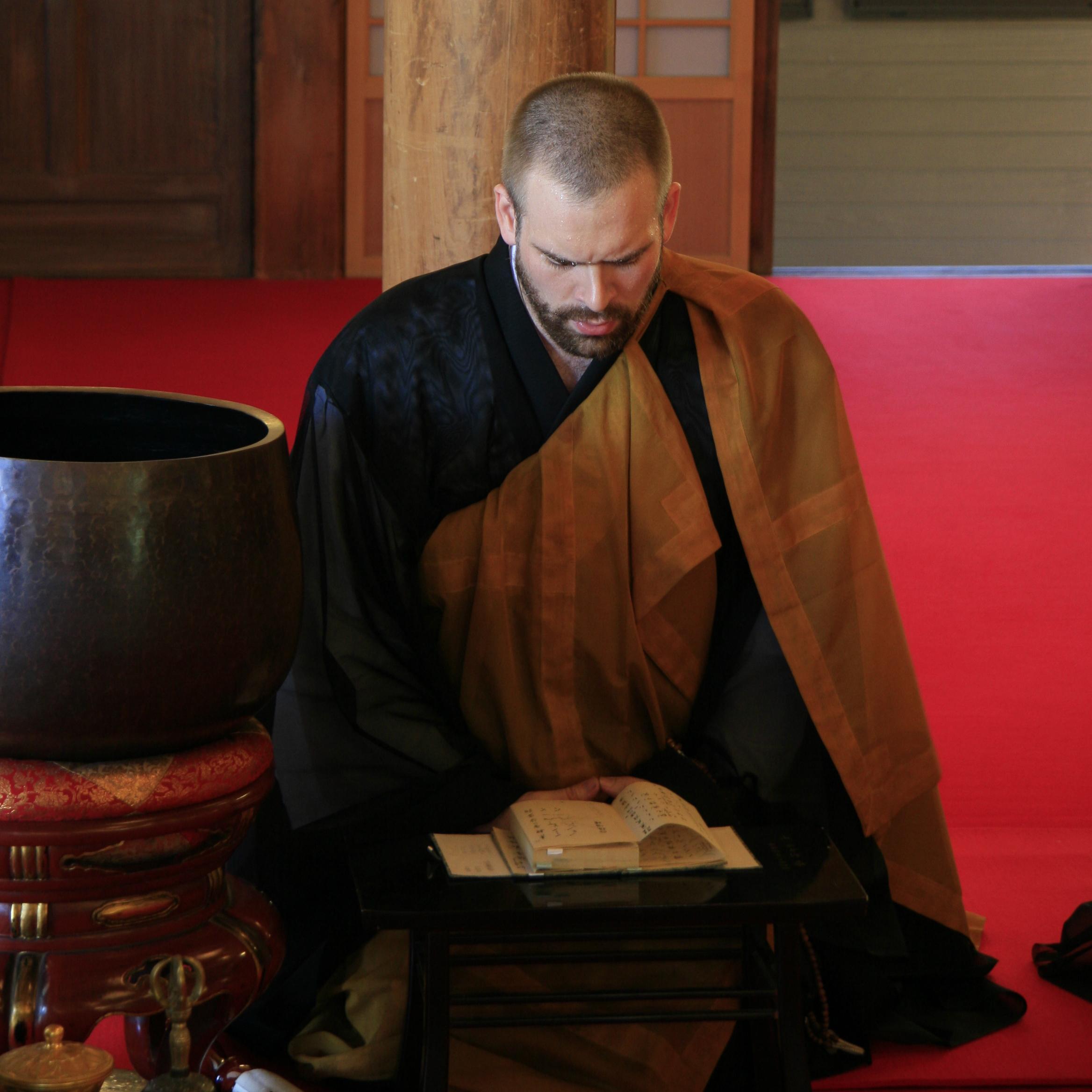 An American Buddhist Priest shares a glimpse into the little known world of Japanese Buddhism.

アメリカ人のお坊さんが、普段なかなか覗き見ることができない、知られざる日本仏教を紹介するページです。